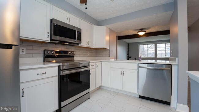 Building Photo - 8320 Bark Tree Ct