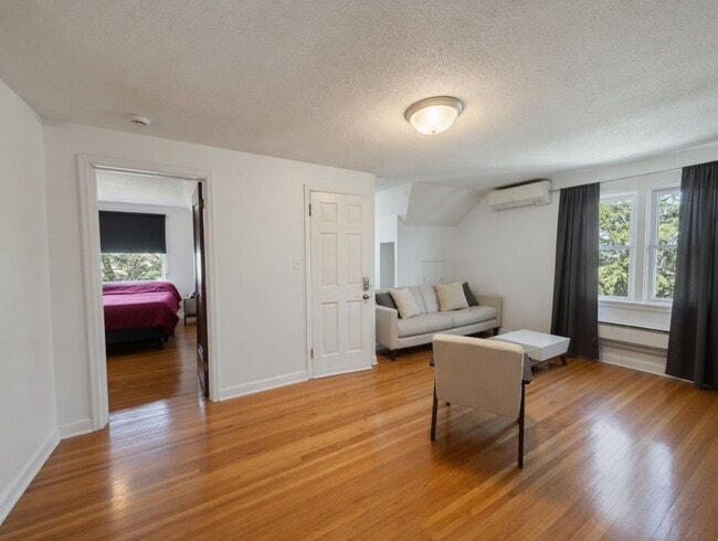 Foto del edificio - Updated 1 bedroom 1 bath, Upper Level Unit