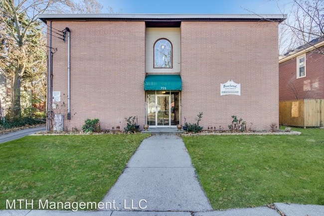 Building Photo - 723 W Shiawassee St
