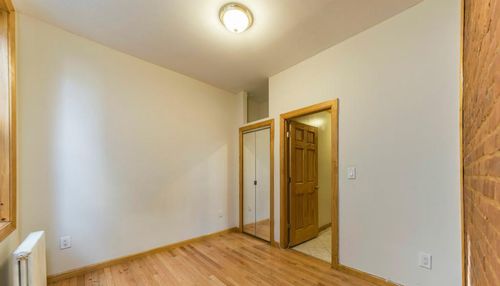 Foto del edificio - 92 E 7th St