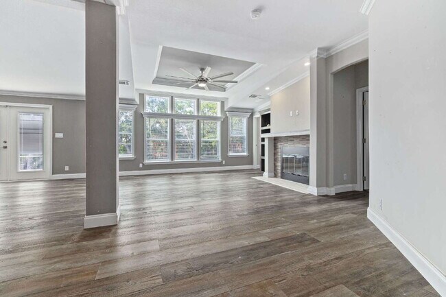 Building Photo - "Spacious 4-Bedroom Retreat with 3400 Sq F...