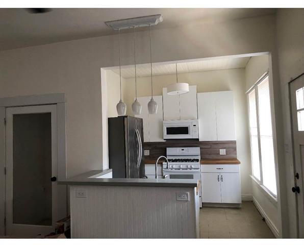Building Photo - 704 N Marsalis Ave
