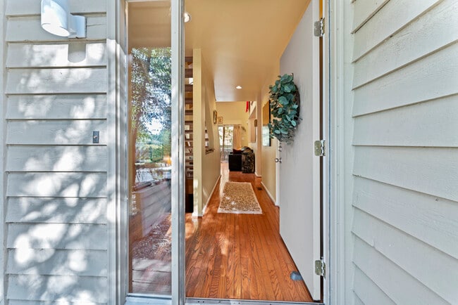 Building Photo - Ceder Hollow