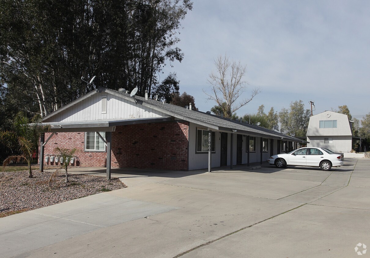 Primary Photo - 21000 Mariposa Rd
