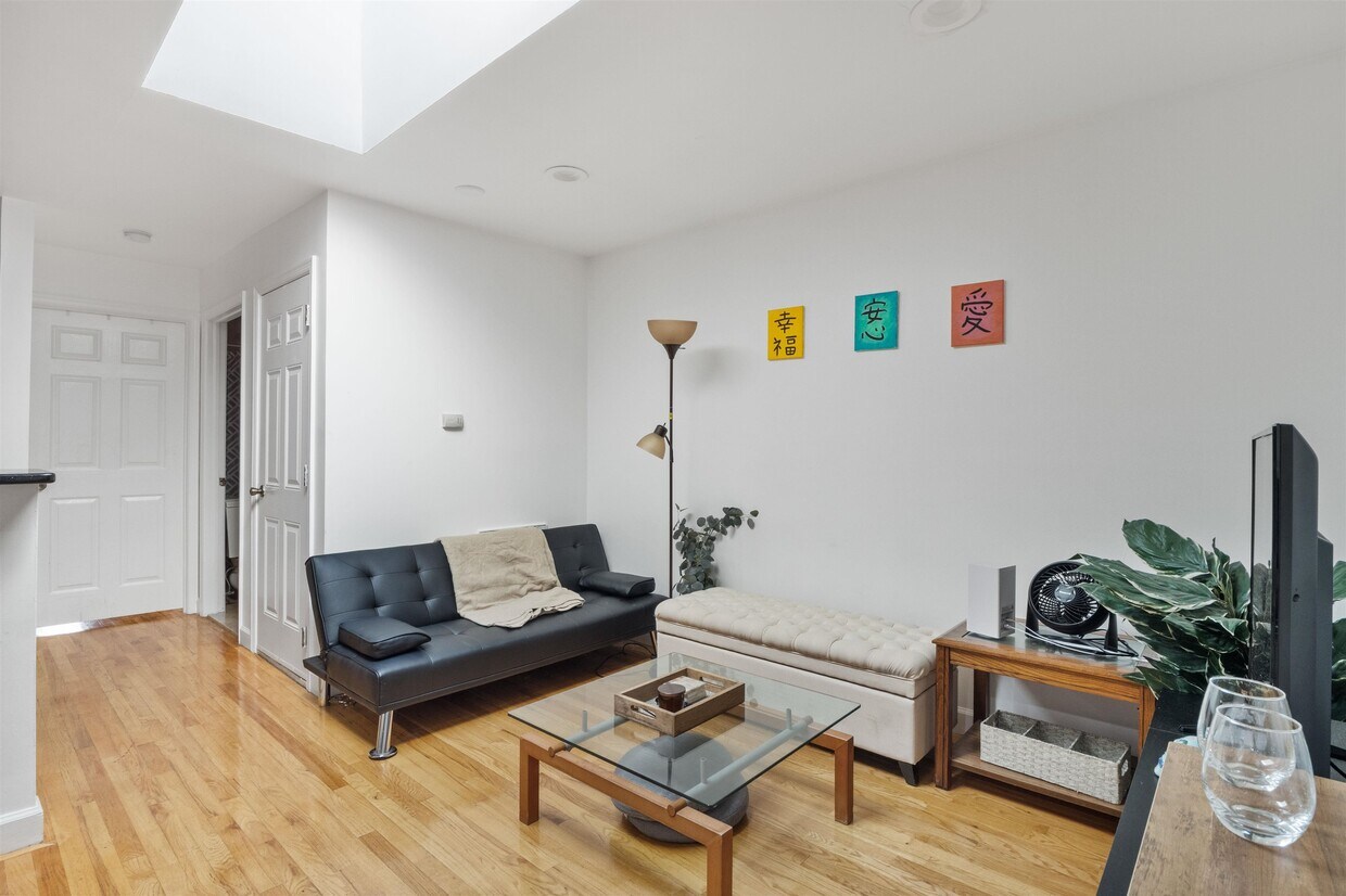 Primary Photo - 379 1st St Unit 2