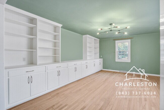 Building Photo - 3 Bedroom home available now!