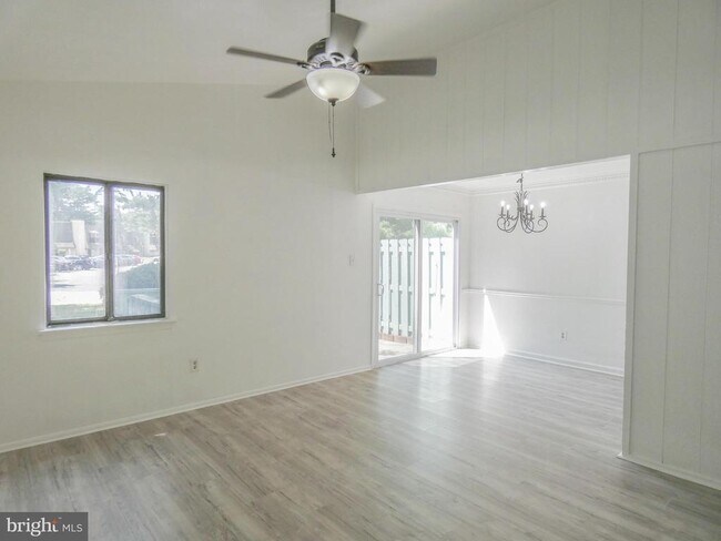 Foto del edificio - 1 Maplewood Ct