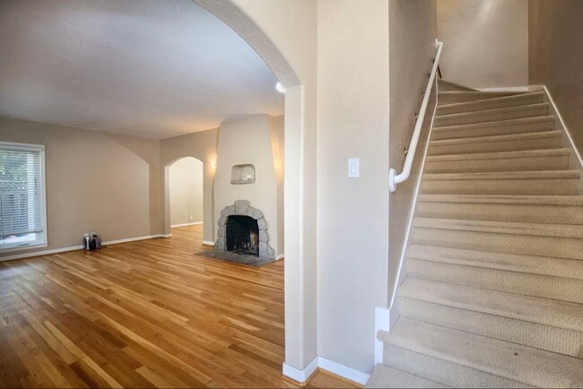 Building Photo - 1104 Willow Glen Way