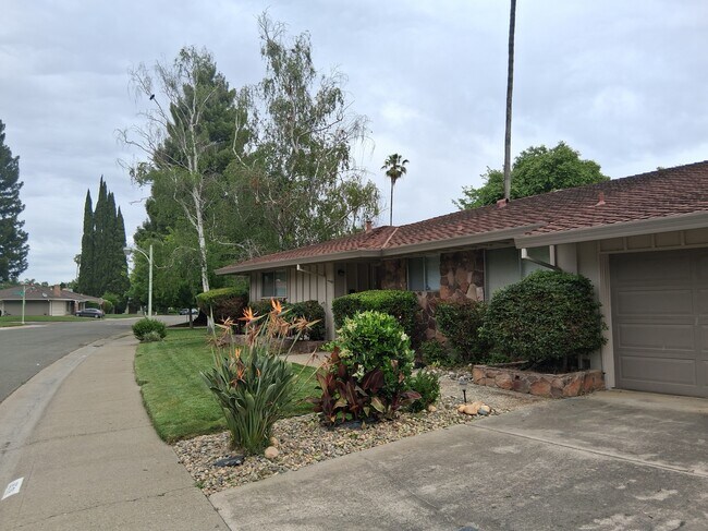 Building Photo - 6576 Harmon Dr