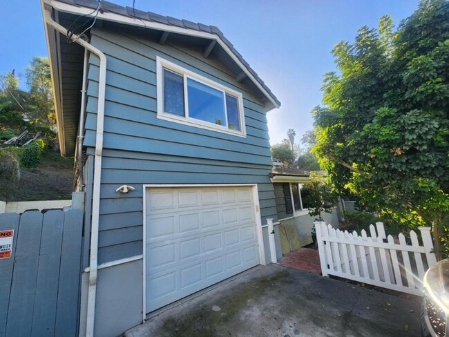 Building Photo - 9345 Golondrina Dr