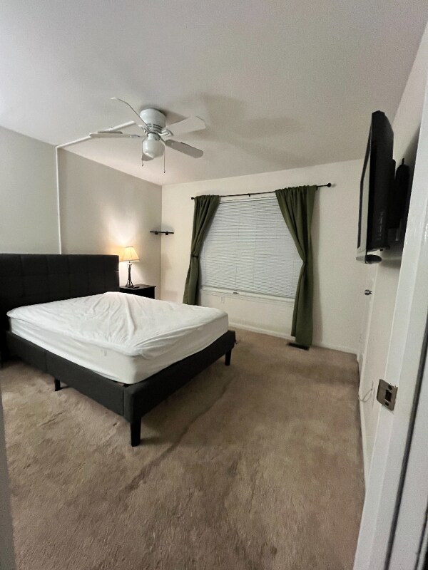 Foto del edificio - 8 Deer Run Ct