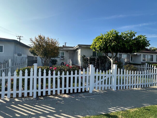 Foto del edificio - Beautifully remodeled 1-bed 1-bath centrally located in Artesia, CA