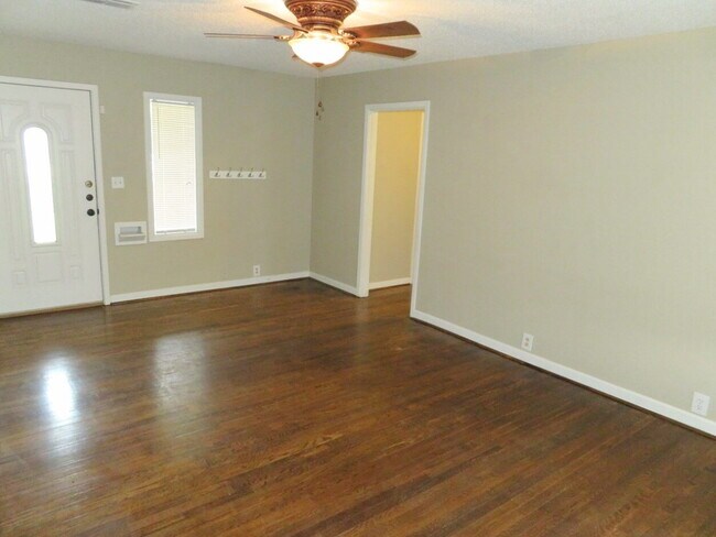 Building Photo - Minutes From The Medical District & Texas Tech Campus!