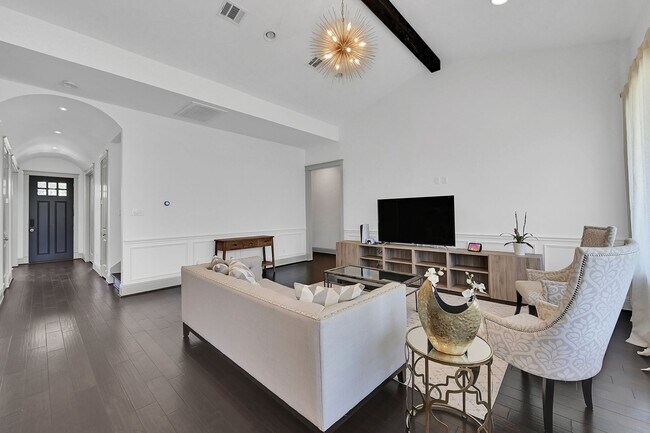 Building Photo - Timeless Elegance in Oak Forest: A Stylish...