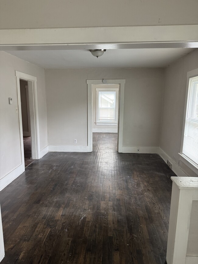 Building Photo - 2209 SW Martin Ct