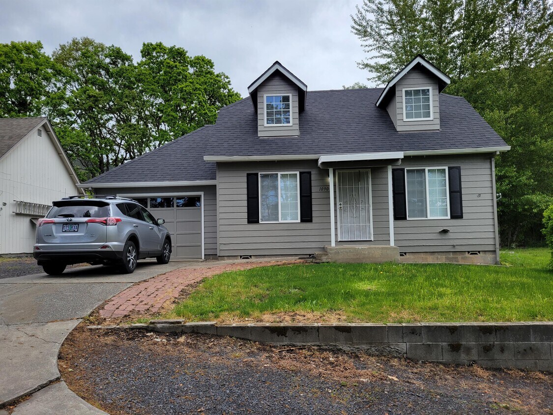 Primary Photo - 1090 NE Hefley St