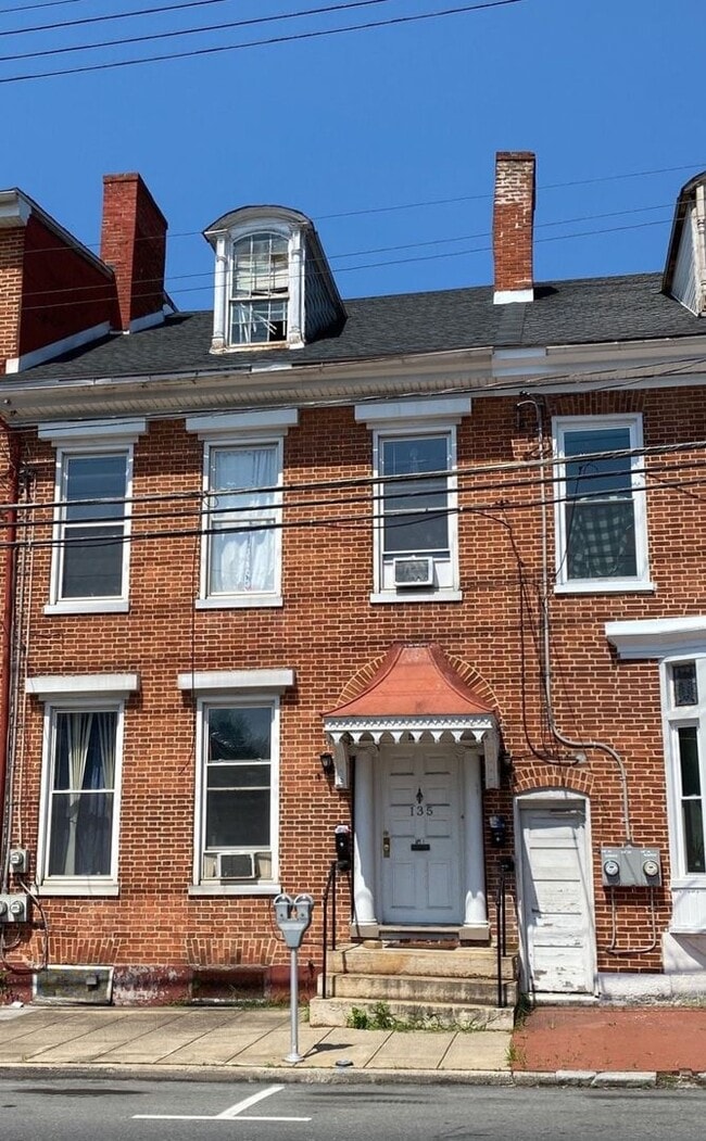 Building Photo - 135 S 2nd St