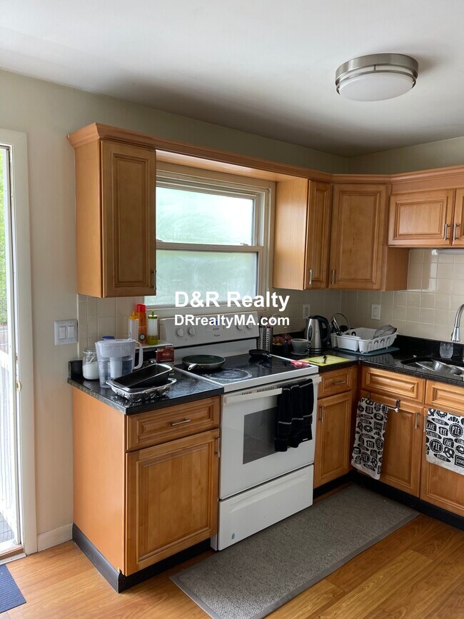 Building Photo - 123 Clifton St