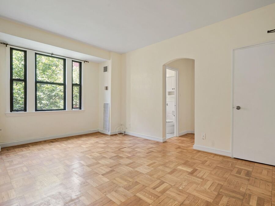 Foto principal - 2515 K St NW