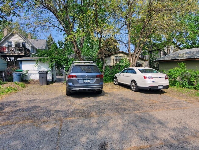 Building Photo - 4 bed 2 bath Comfortable and spacious single-family house, in NE Minneapolis