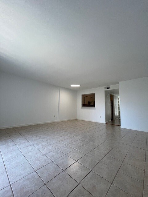 Foto del edificio - 6201 Ranchester Dr