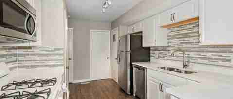 Building Photo - 647 Dauphine Ct