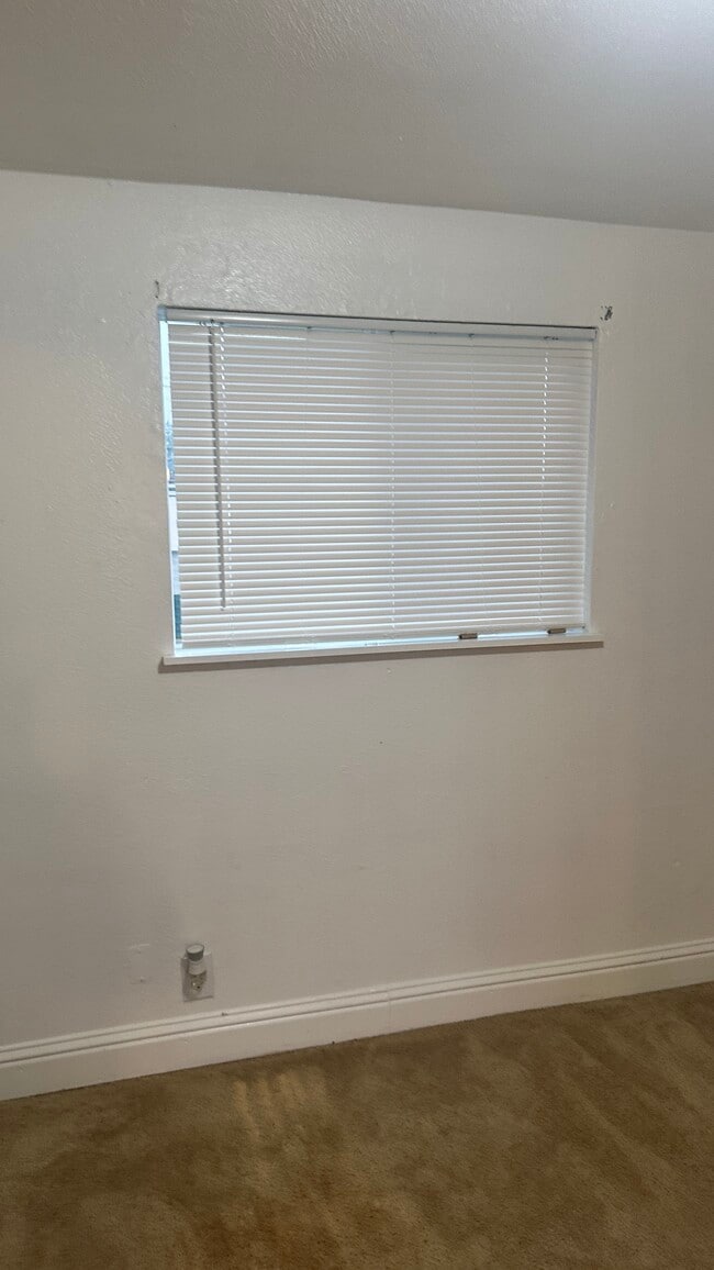 Building Photo - 655 W 7th St