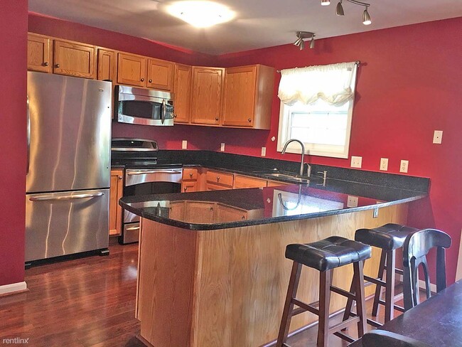 Building Photo - 3 br, 2.5 bath Condo - 3075 Barclay Way