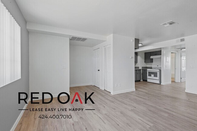 Building Photo - ~1 Month FREE~ Stunning Top Floor Two Bedr...