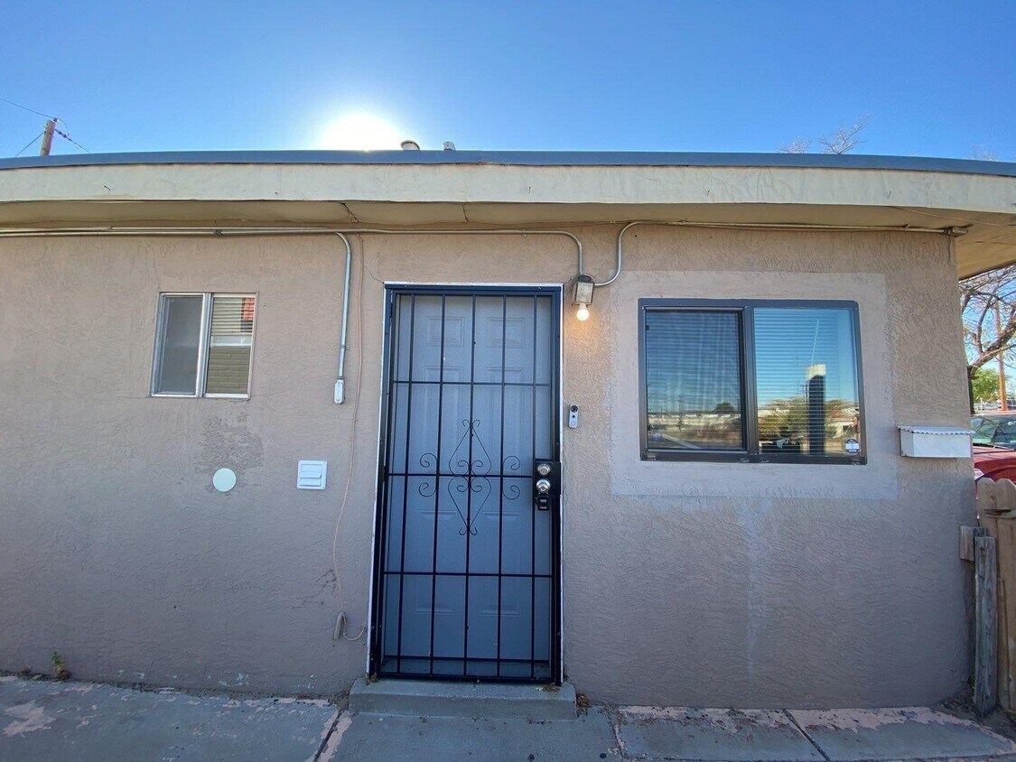 560 Estancia Dr NW, Albuquerque, NM 87105 Townhome Rentals in