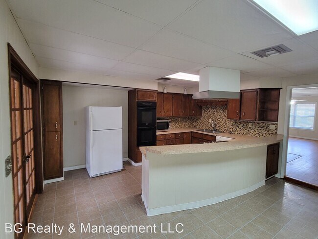 Building Photo - 4 br, 2 bath House - 4128 Center Street