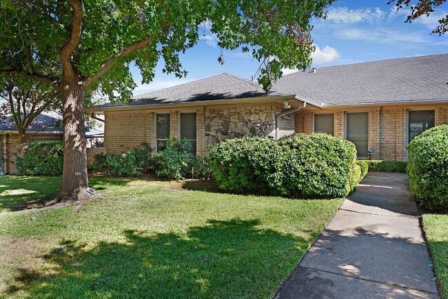 Building Photo - 10526 Ravenscroft Dr