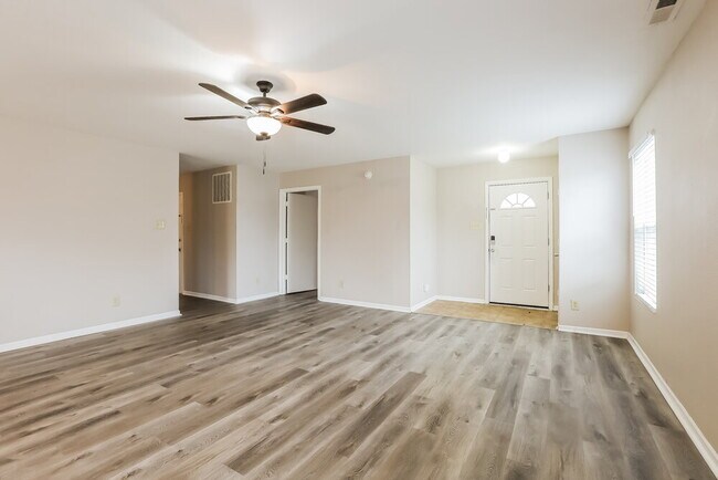 Building Photo - 2329 Seven Peaks Dr