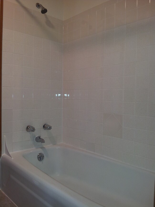 Fresh shower/tub - 4692 Winterset Dr