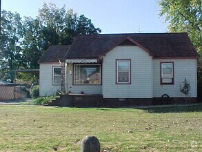 Building Photo - 707 Sims Ave
