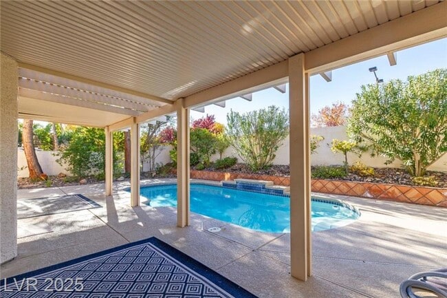 Building Photo - 2121 Whitebirch Ln