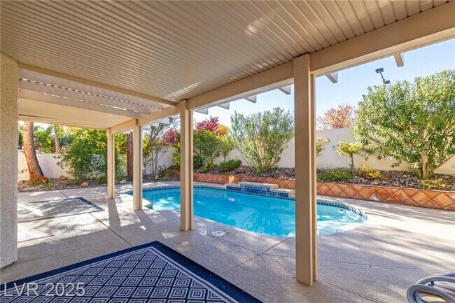 Foto del edificio - 2121 Whitebirch Ln