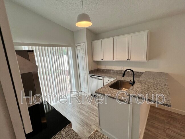 Foto del edificio - 1241 Brookebridge Dr