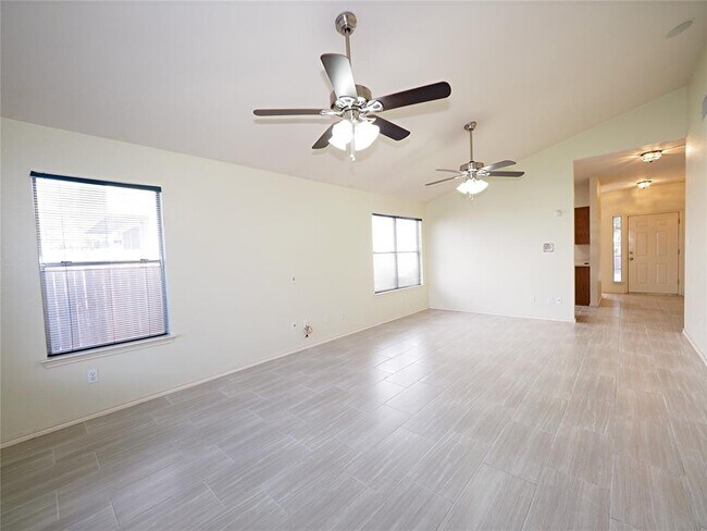 Building Photo - 1161 Kentra Dr