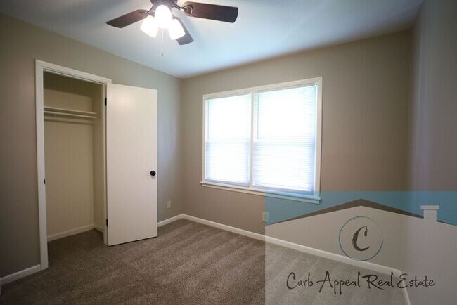 Building Photo - Recently renovated 3 bed 1 bath home with fenced yard!!