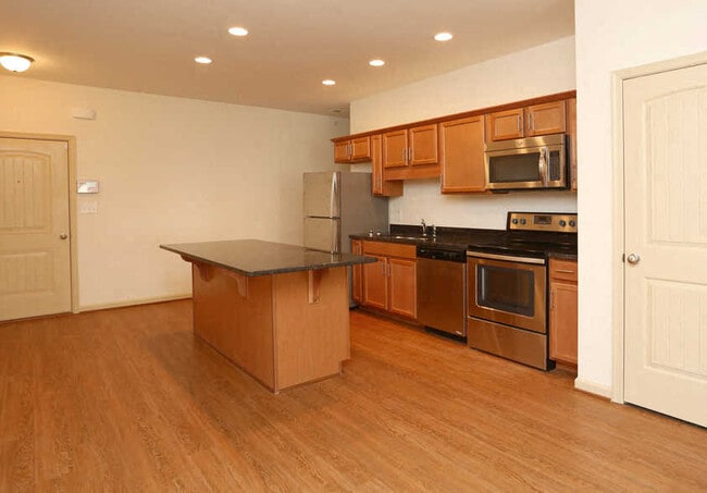 Stainless steel appliances and islands - The Gardens on Timberlake