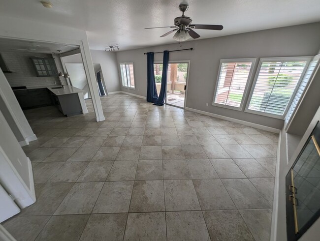 Building Photo - 821 Glacier Peak Ln