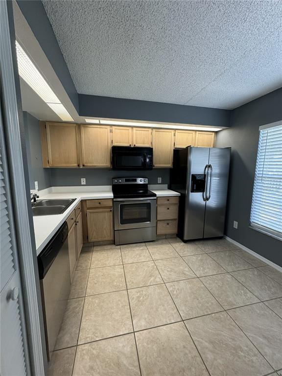 Foto del edificio - 13815 Timberland Dr