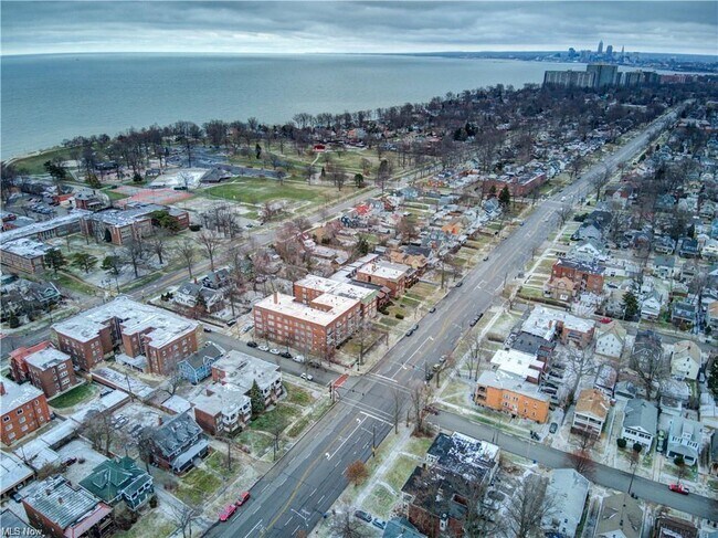 Foto del edificio - 14918 Clifton Blvd