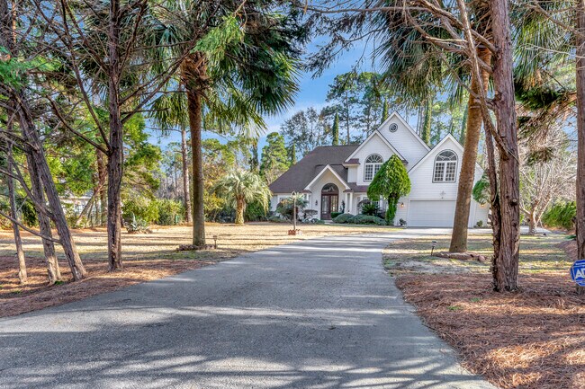 Building Photo - 11 Tillinghast Cir
