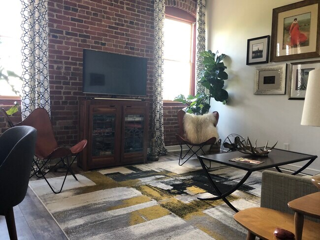 Foto del edificio - 801 W McGee St