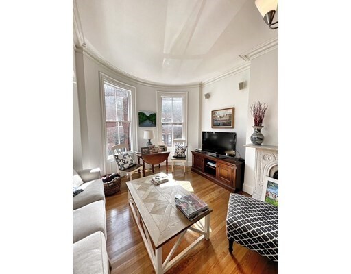 Building Photo - 33 Milford St