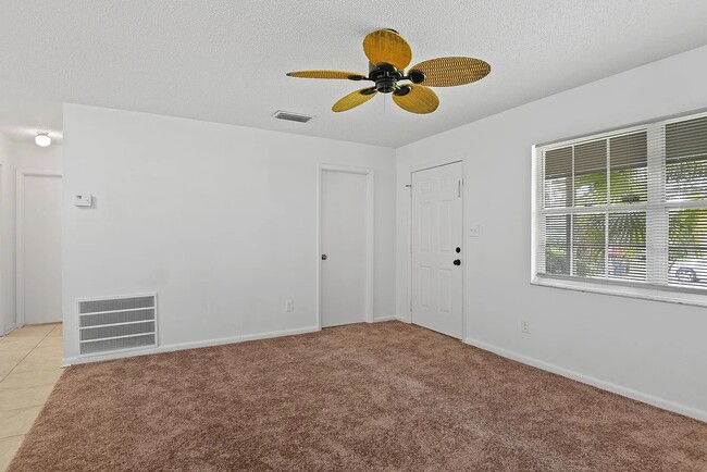 Foto del edificio - 2561 Tree Ridge Ln