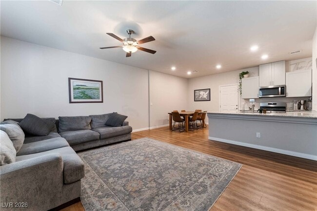 Foto del edificio - 7451 Sunray Point St