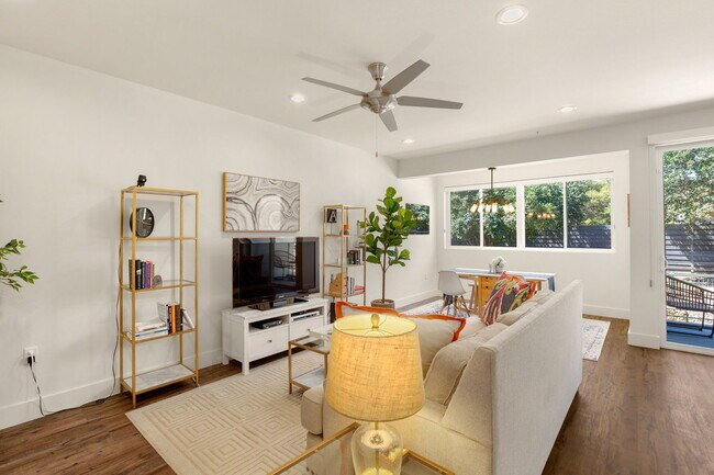 Foto del edificio - 604 N Bluff Dr